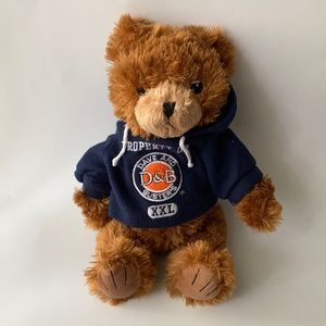 DAVE AND BUSTER’S, adorable TeddyBear by Good Stuff  see photos